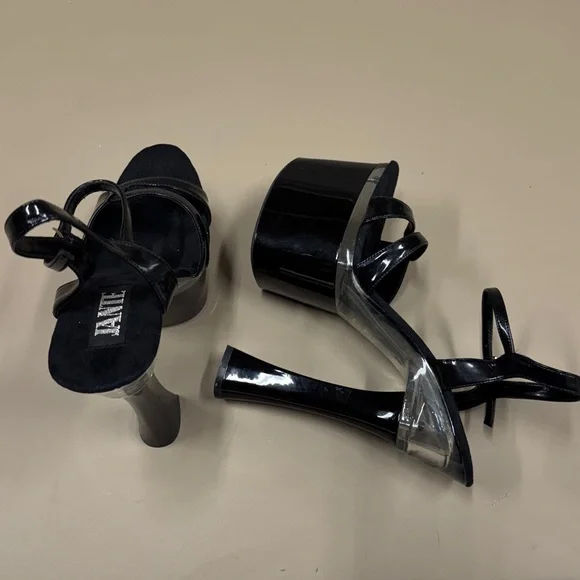 Towering Jante Black Platform Heels - Picture 6 of 8